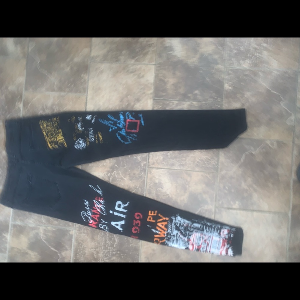 Graffiti ripped jeans